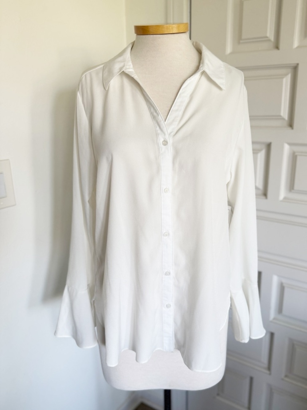 NWT Relativity White Button-Down Women's Shirt Flared Cuffs Classic Size Large